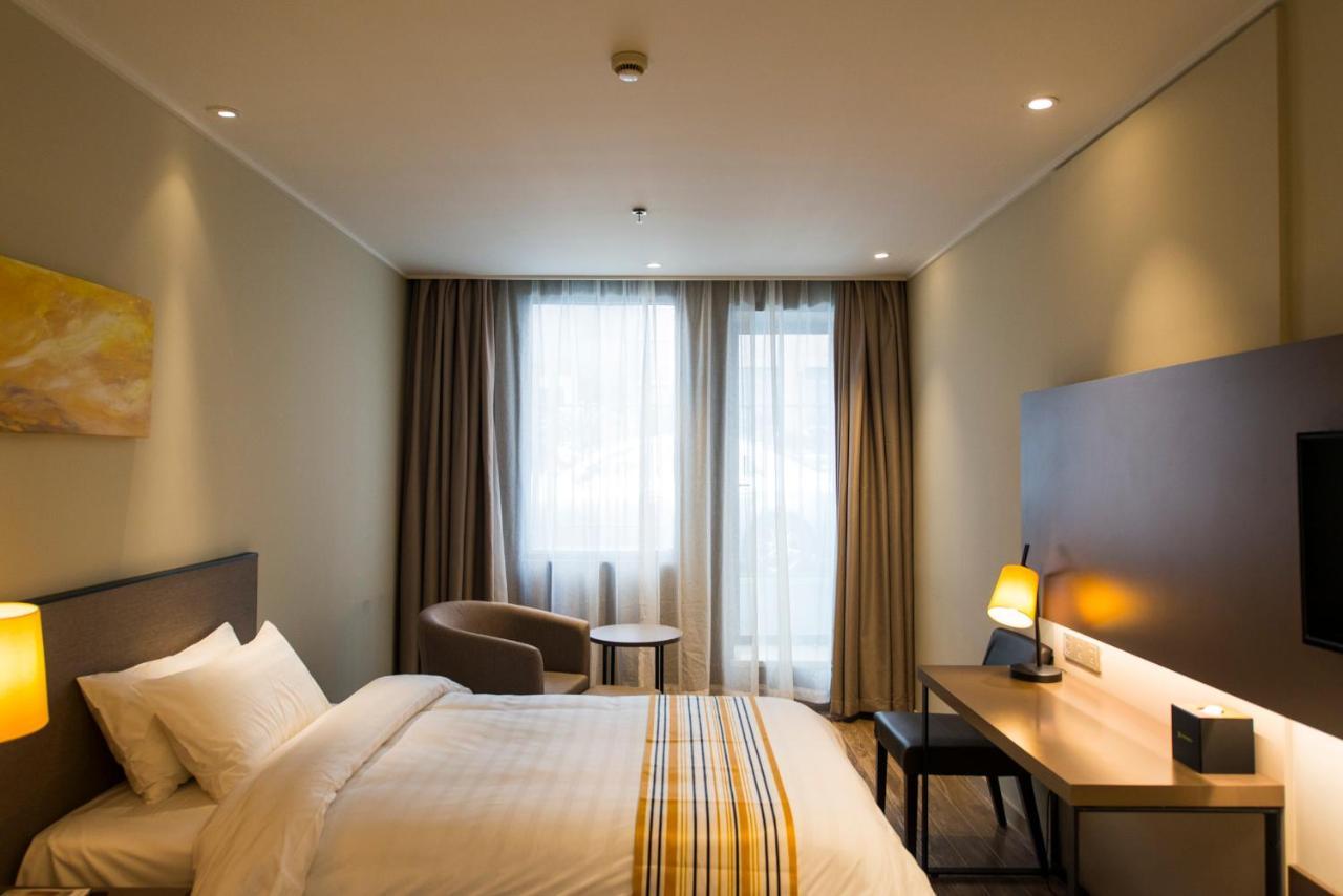 Home Inns Plus Shanghai Xujiahui Branch Xangai Exterior foto