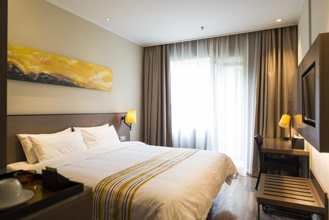 Home Inns Plus Shanghai Xujiahui Branch Xangai Exterior foto